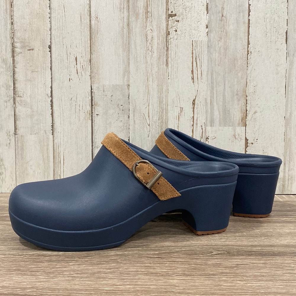 Crocs Sarah Clogs Heels Like New Size 7 Navy Blue